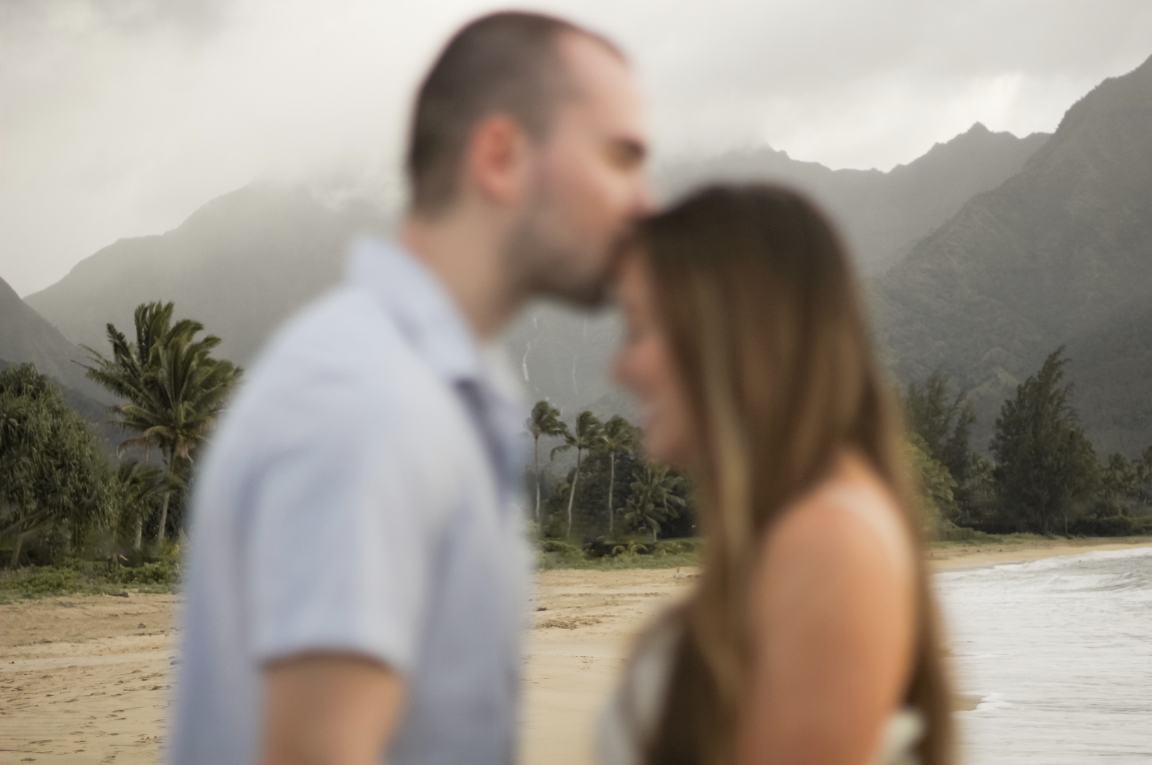 Couple at sunset on Kauaʻi